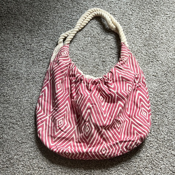 Old Navy Handbags - Geometric Sling Bag